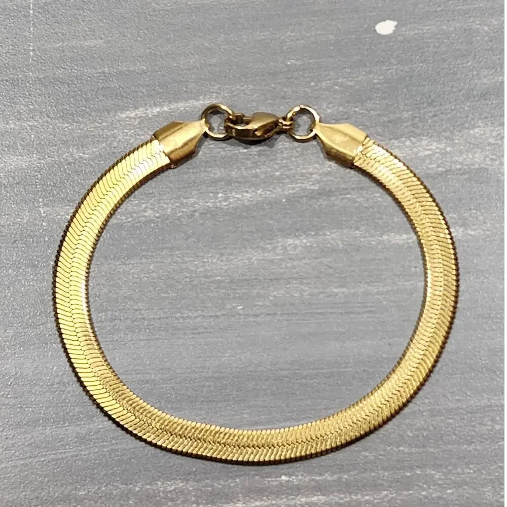 Gold Herringbone Bracelet 5.5 mm, 7 inches long‎ - Picture 3 of 9